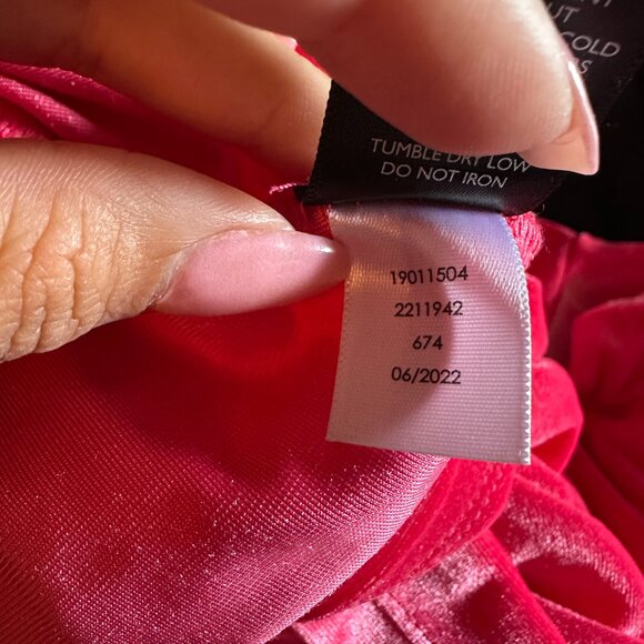 Torrid Velvet Shirred Front Flutter Sleeve Top Tea Berry size 2 - Picture 7 of 7